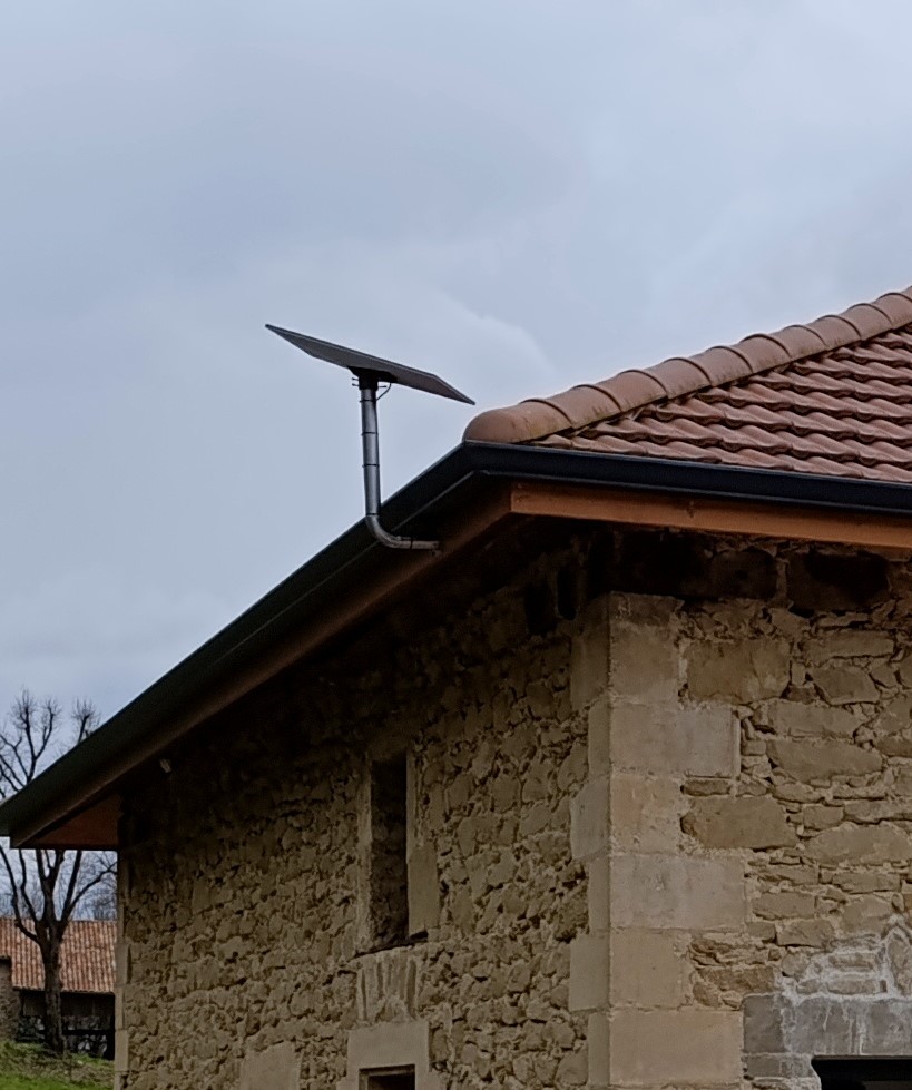 Antenne Starlink sur toiture
